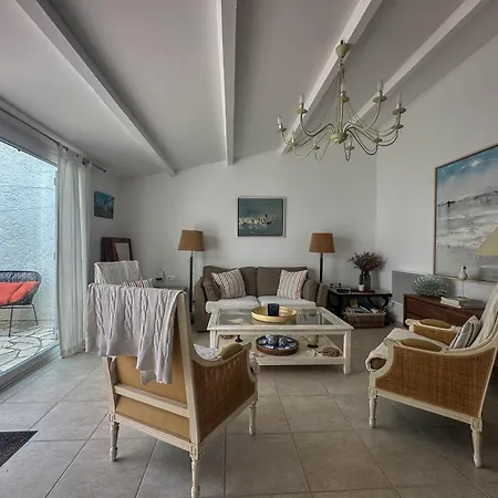 Maison Renovee Avec Terrasse - 6 Pers. - Fr-1-705-118 * Les Mathes